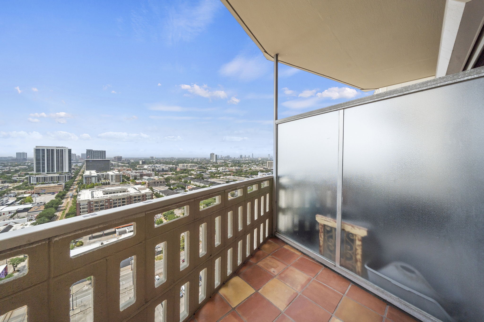 2016 Main Street, Unit 2302 Houston, TX 77002 - Photo 20 of 34 Private Balcony from Primary balcony