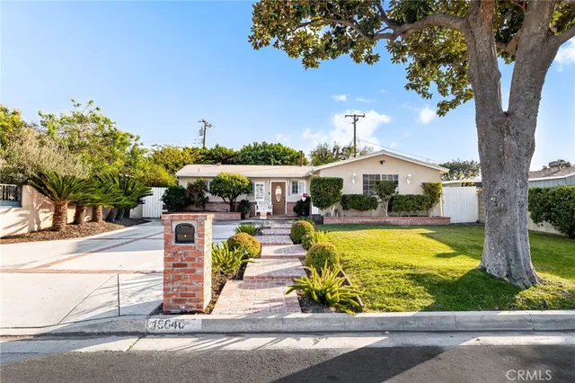 $779,900 | 18640 East Mauna Loa Avenue, Azusa, CA 91702