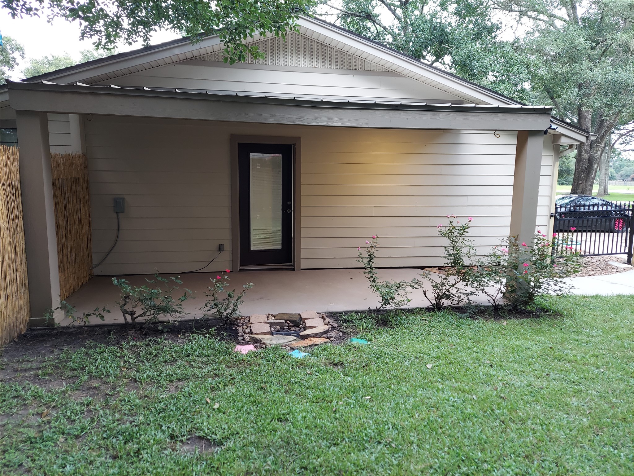 19103 Whitewood Drive Spring, TX 77373 - Photo 32 of 38 Patio of the guest apartment