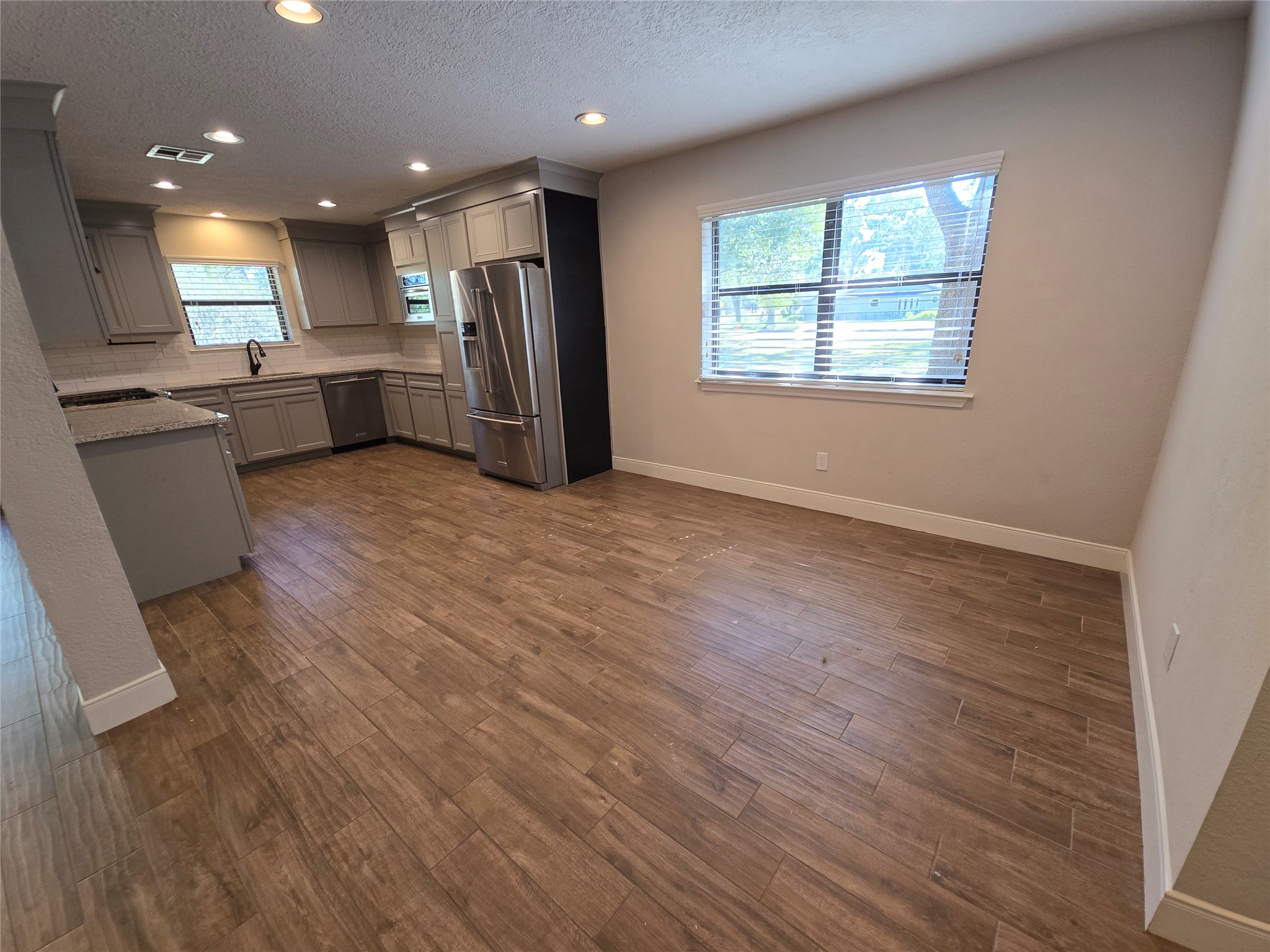 19103 Whitewood Drive Spring, TX 77373 - Photo 9 of 38 Breakfast and kitchen
