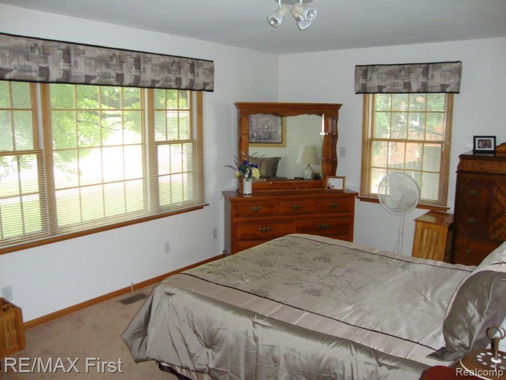 16131 Stephens Road Eastpointe, MI 48021 - Photo 16 of 28 DSC04884.jpg