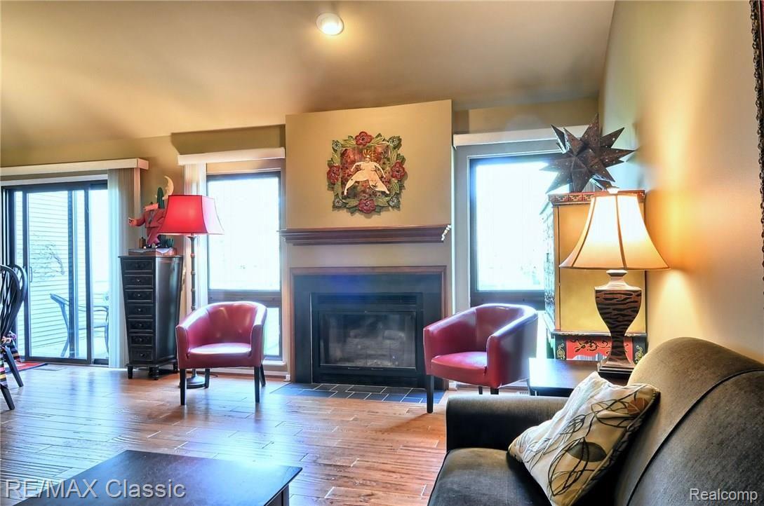 623 Ashley Circle East, Unit 88 Rochester, MI 48307 - Photo 3 of 28 C:\Users\Sharon\Desktop\Fuchs-Frantz\images\Great_Room_2nd_View.jpg