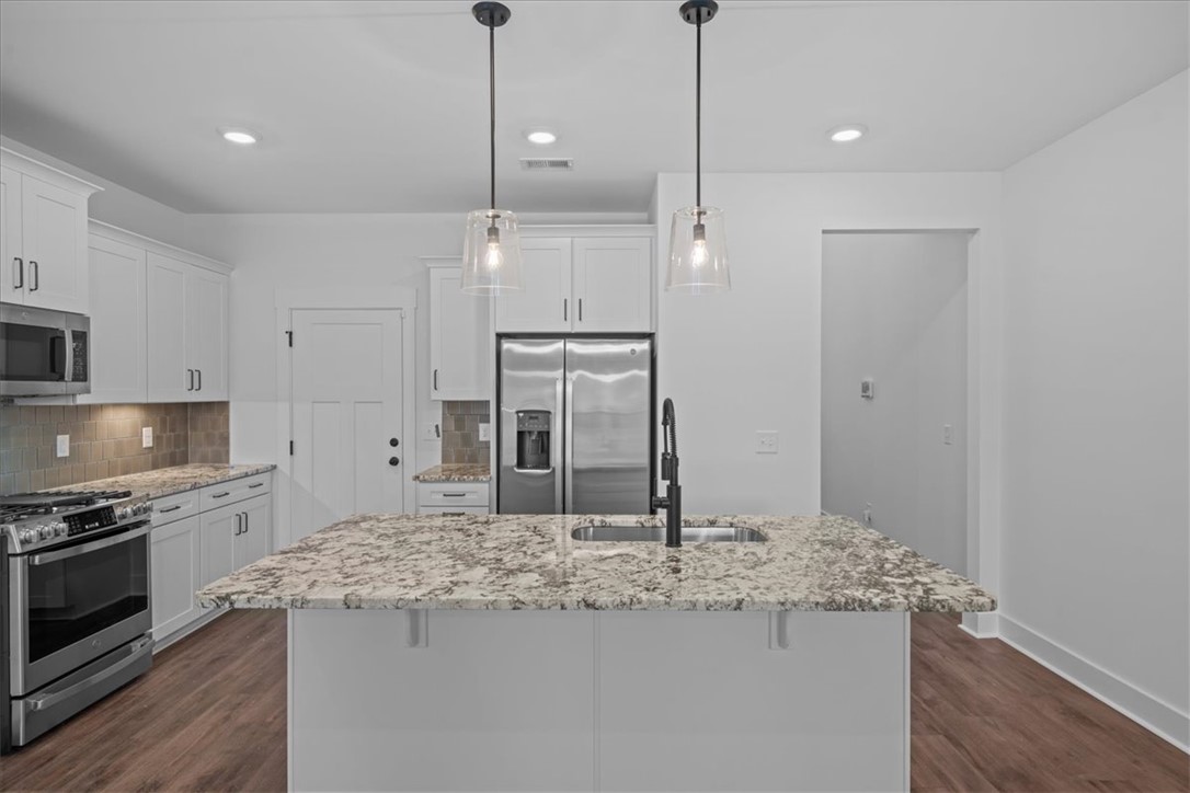 202 Leisure Lane Anderson, SC 29621 - Photo 4 of 38