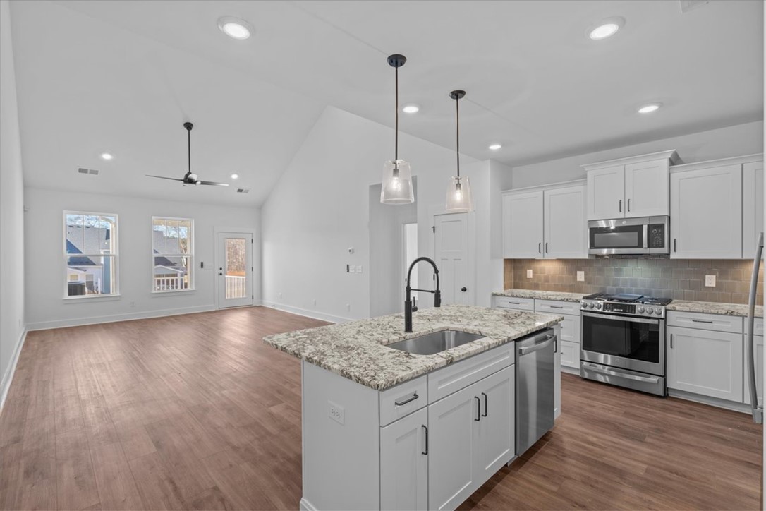 202 Leisure Lane Anderson, SC 29621 - Photo 9 of 38