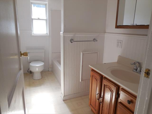 8838 Secor Road Lambertville, MI 48144 - Photo 6 of 8 20404532-5.JPG