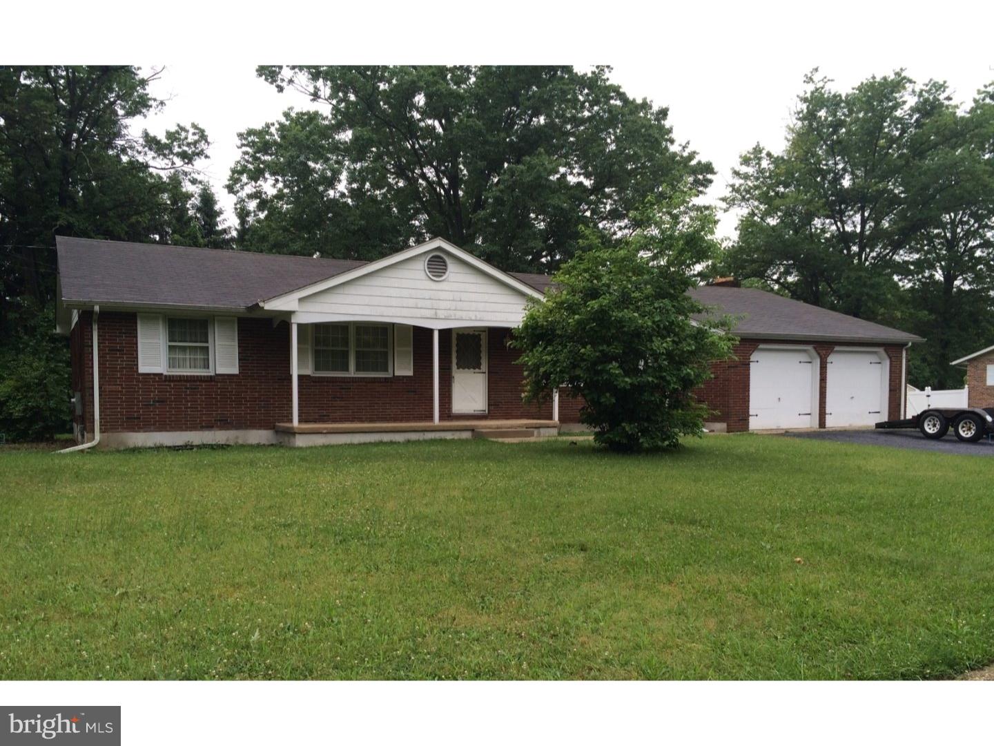 39 Oneida Avenue Delran, NJ 08057 - Photo 1 of 11 Front Yard