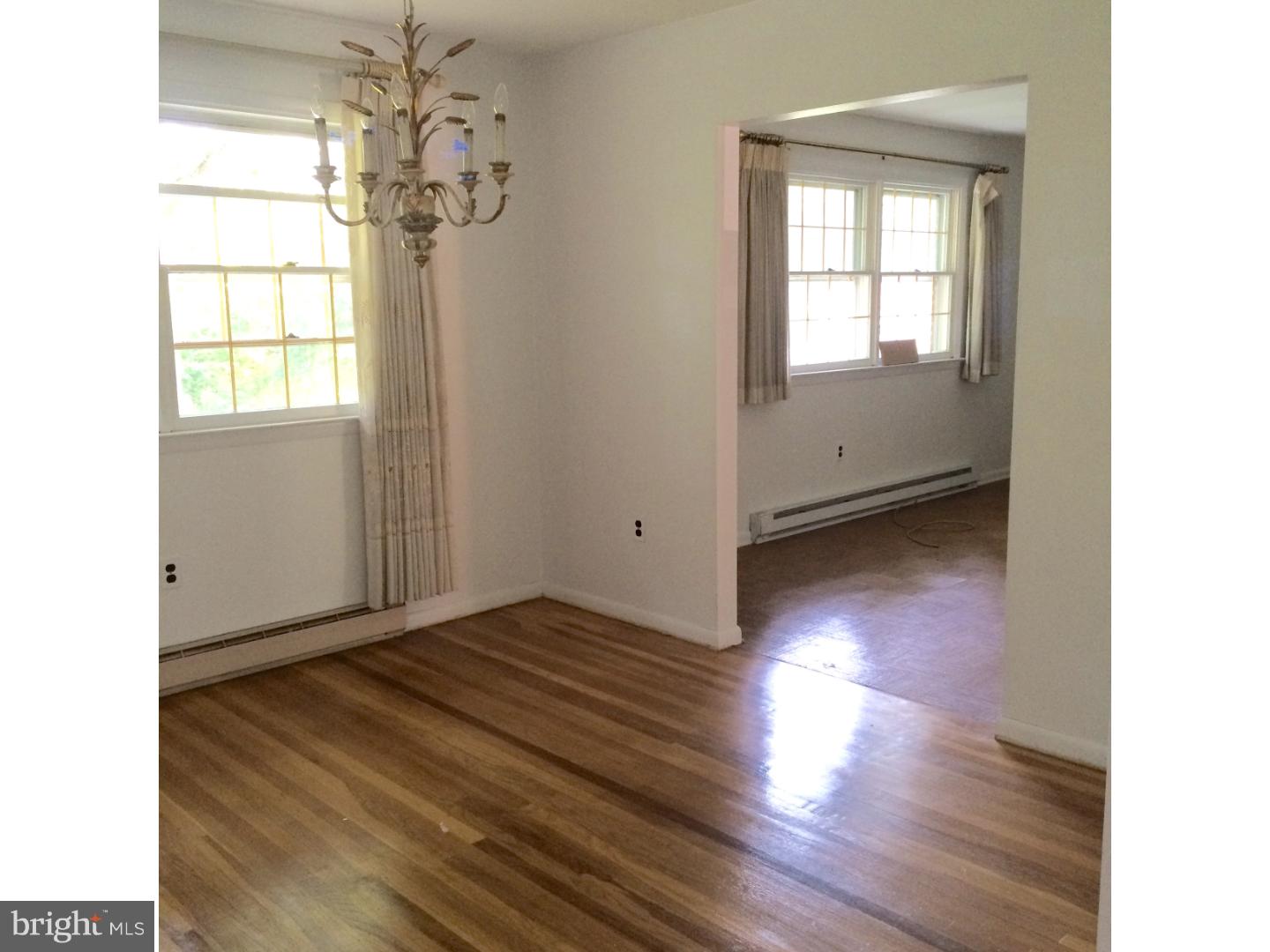 39 Oneida Avenue Delran, NJ 08057 - Photo 4 of 11 Dining Room