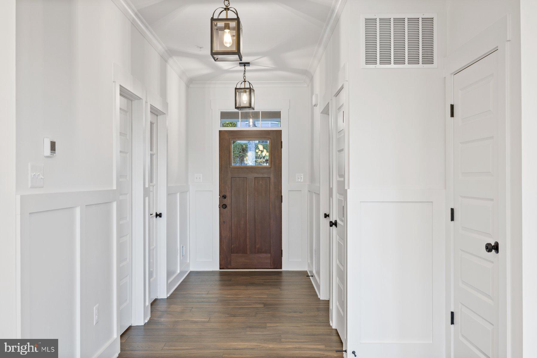 6720 Oakridge Road New Market, MD 21774 - Photo 5 of 41 Fabulous entryway.