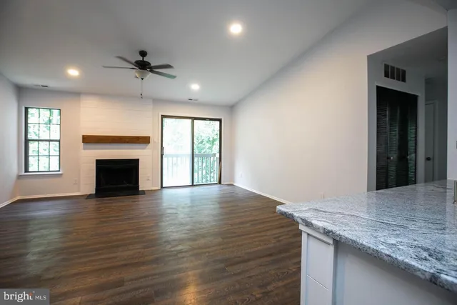 $2,100 | 428 Durham Court, West Deptford, NJ 08051