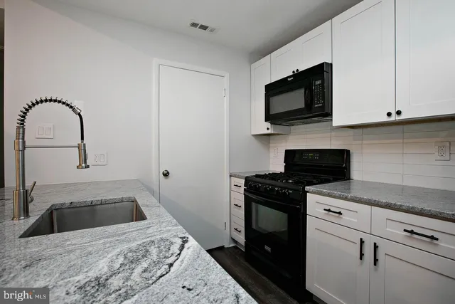 $2,100 | 428 Durham Court, West Deptford, NJ 08051