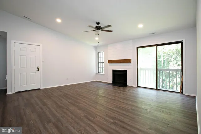 $2,100 | 428 Durham Court, West Deptford, NJ 08051