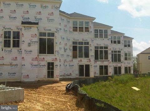 9835 Garden Ranges Laurel, MD 20723 - Photo 6 of 13 Exterior (Rear)