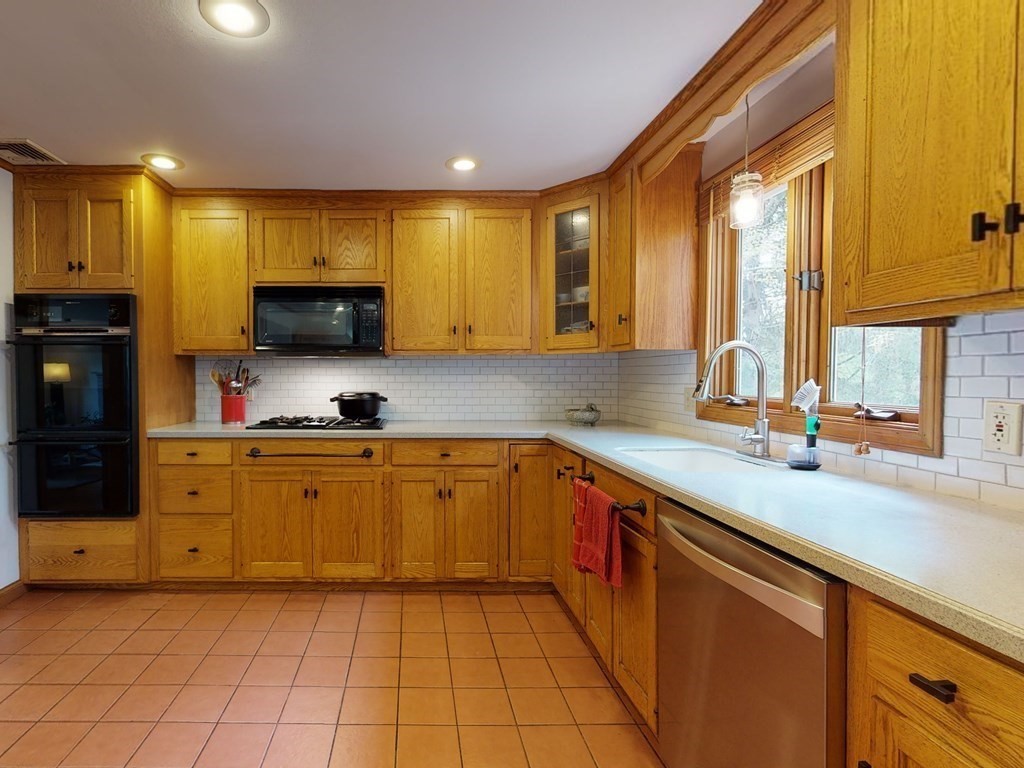 7 Woodfall Road Medfield, MA 02052 - Photo 13 of 38