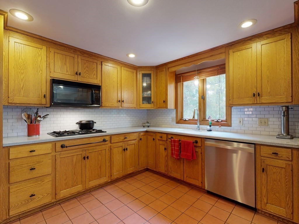 7 Woodfall Road Medfield, MA 02052 - Photo 14 of 38