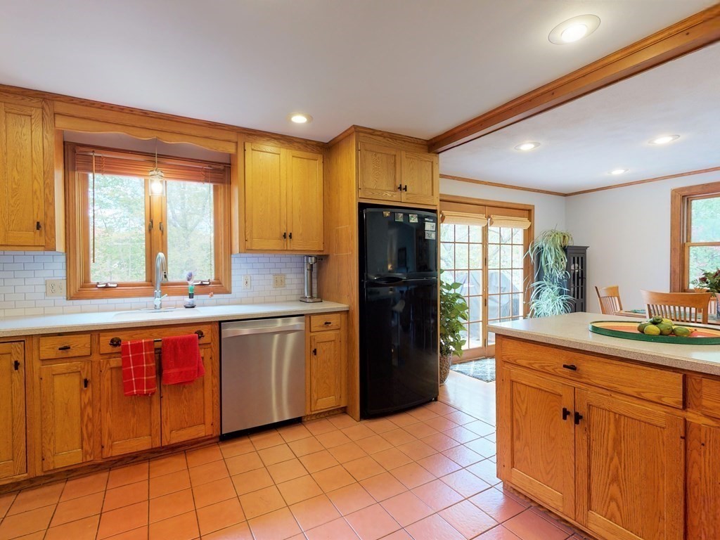 7 Woodfall Road Medfield, MA 02052 - Photo 15 of 38