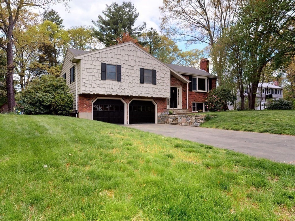 7 Woodfall Road Medfield, MA 02052 - Photo 3 of 38