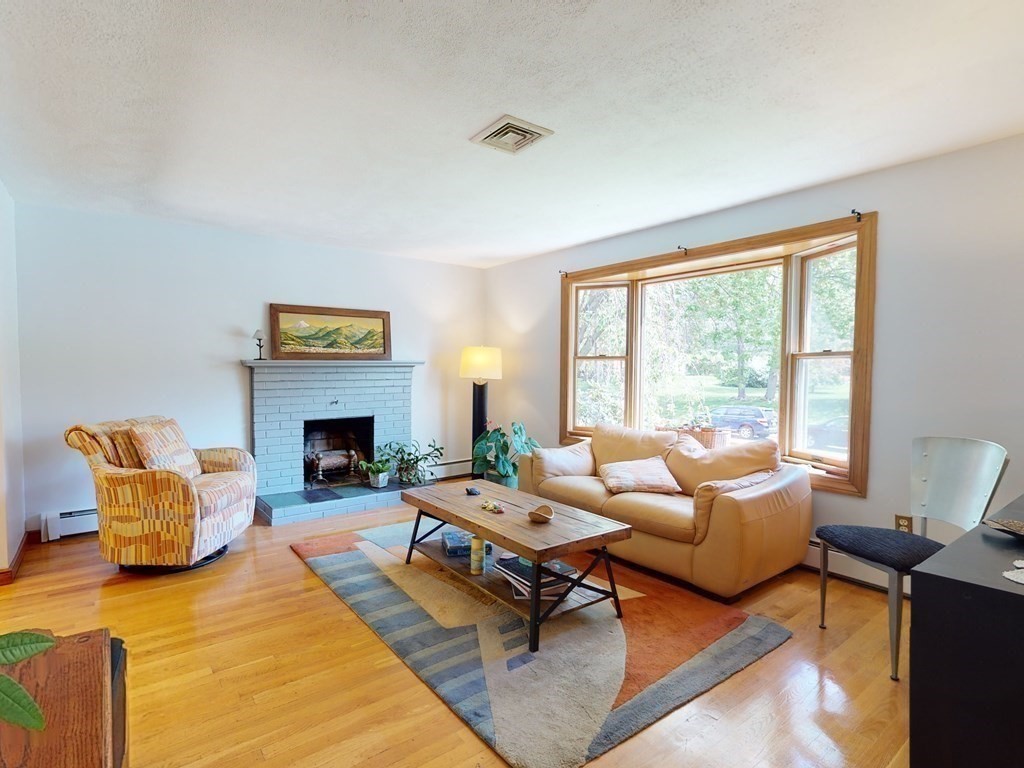 7 Woodfall Road Medfield, MA 02052 - Photo 5 of 38