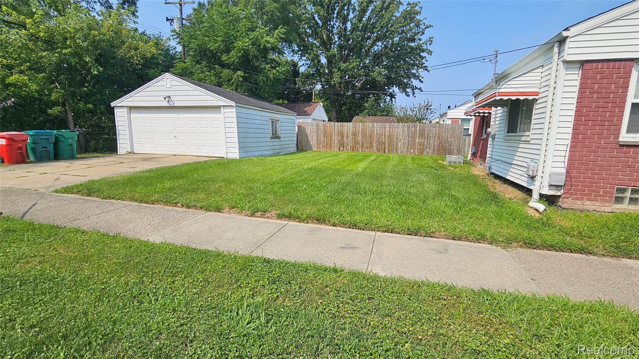 16894 Toepfer Drive Eastpointe, MI 48021 - Photo 2 of 7 20250802_110832.jpg