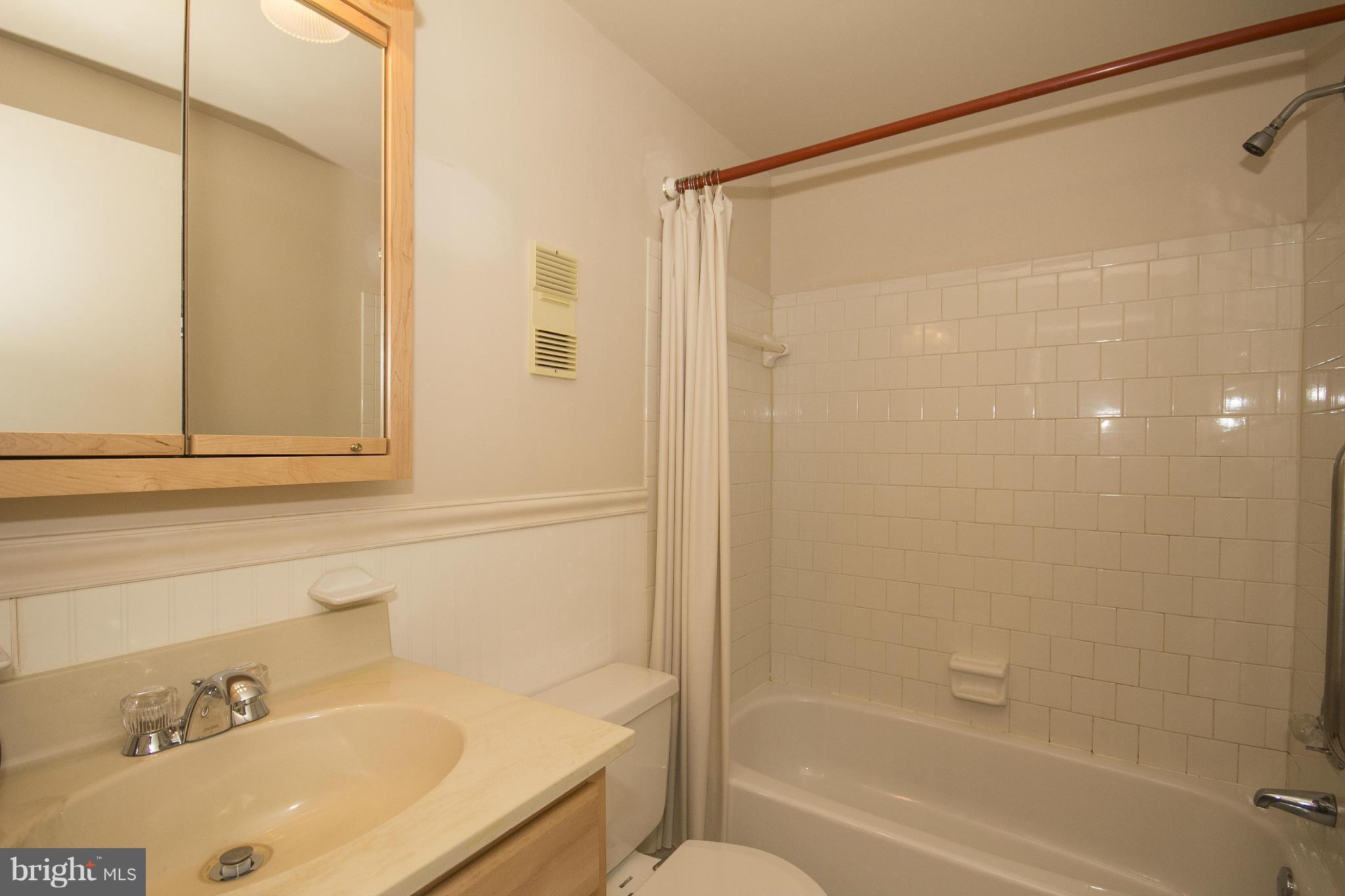 9203 Kilbride Road Baltimore, MD 21236 - Photo 14 of 28 Bath