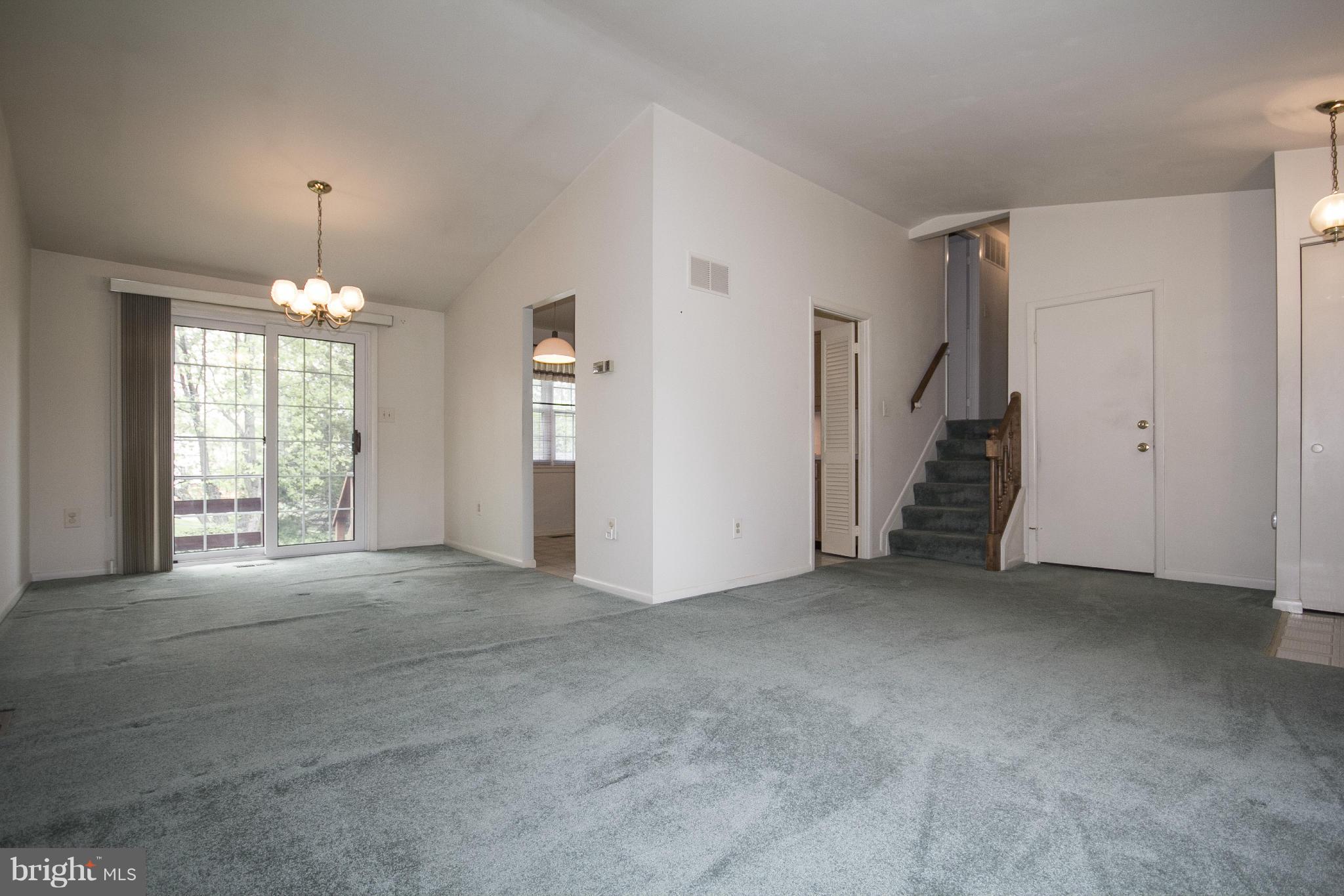 9203 Kilbride Road Baltimore, MD 21236 - Photo 3 of 28 Living Room