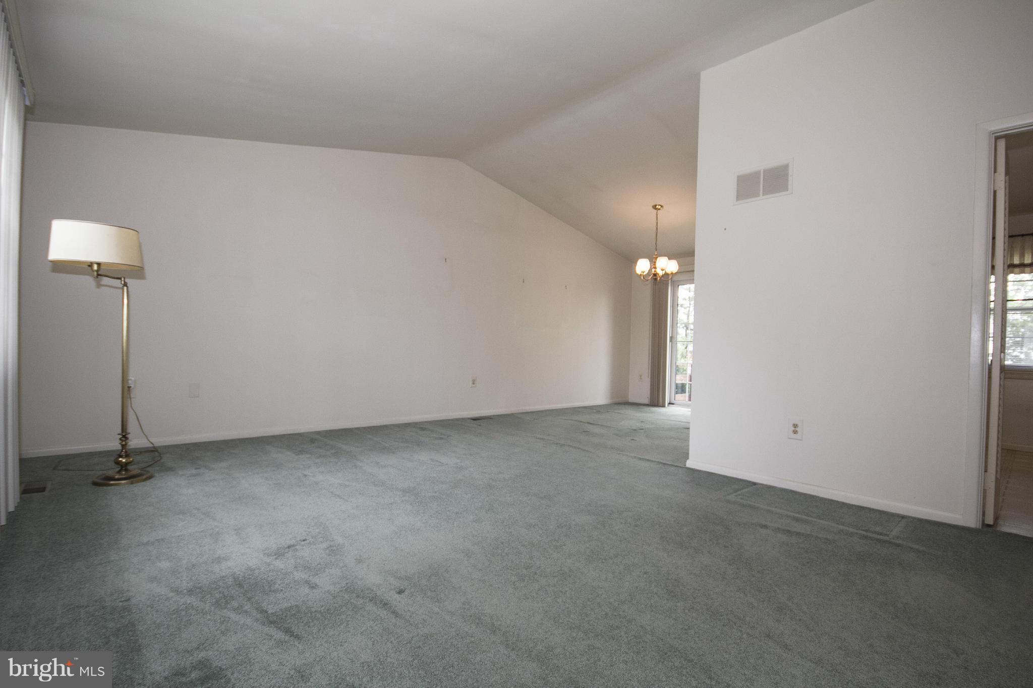 9203 Kilbride Road Baltimore, MD 21236 - Photo 4 of 28 Living Room