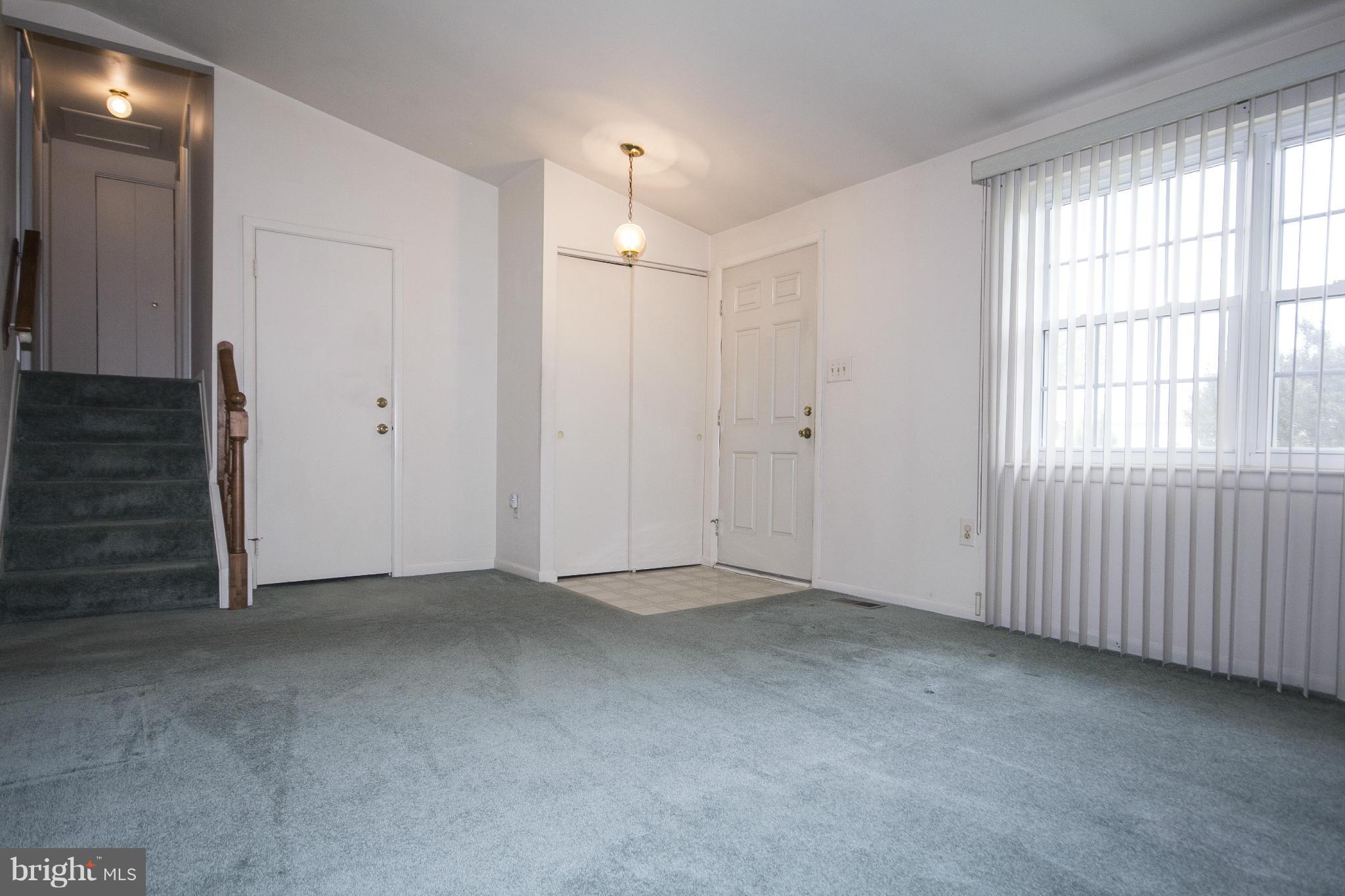 9203 Kilbride Road Baltimore, MD 21236 - Photo 5 of 28 Living Room