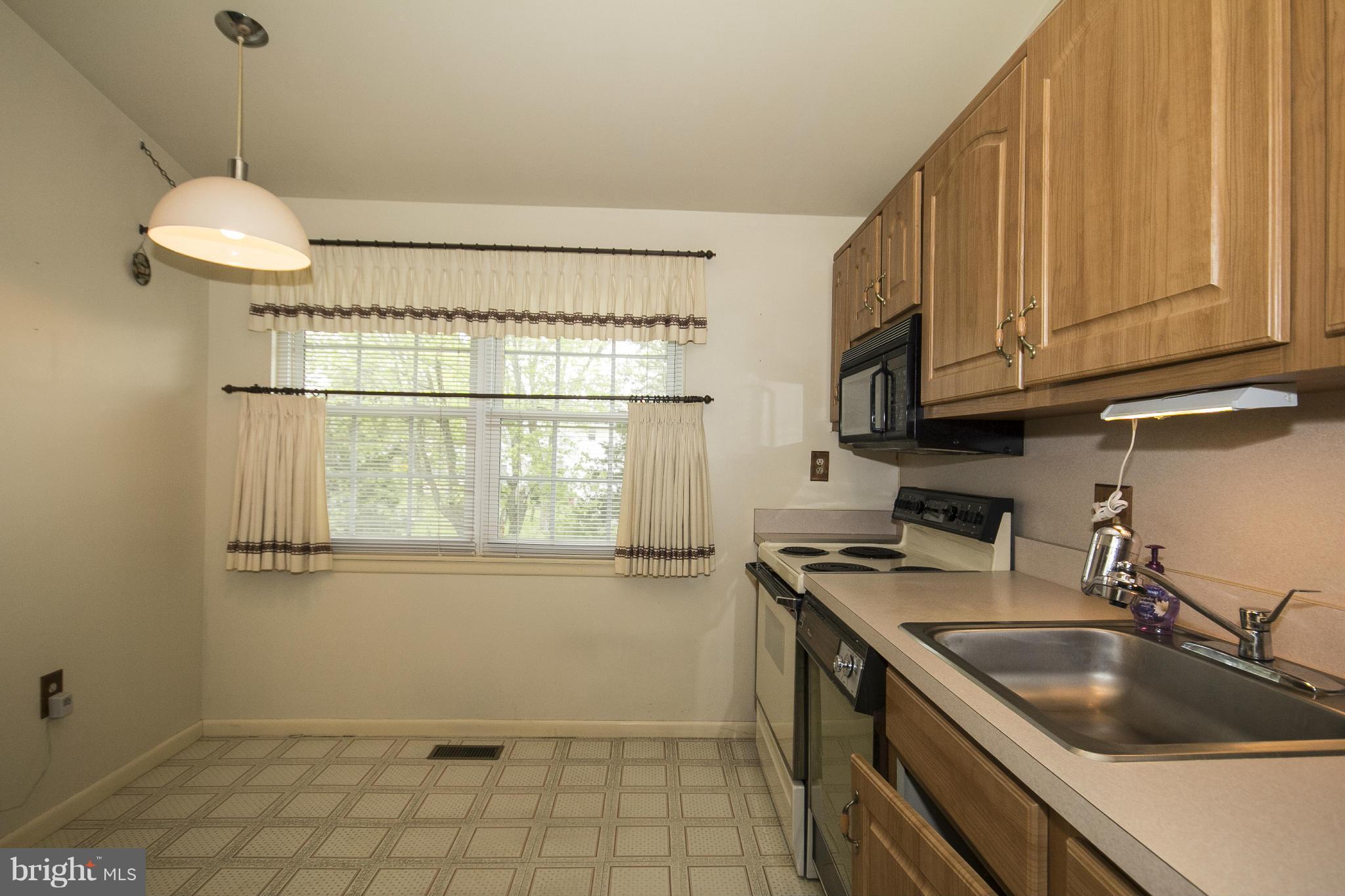 9203 Kilbride Road Baltimore, MD 21236 - Photo 10 of 28 Kitchen
