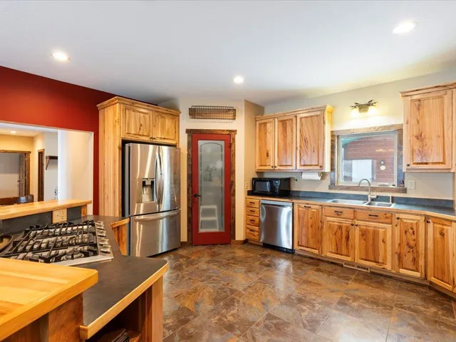 $1,500,000 | 27543 300th Place, Aitkin, MN 56431