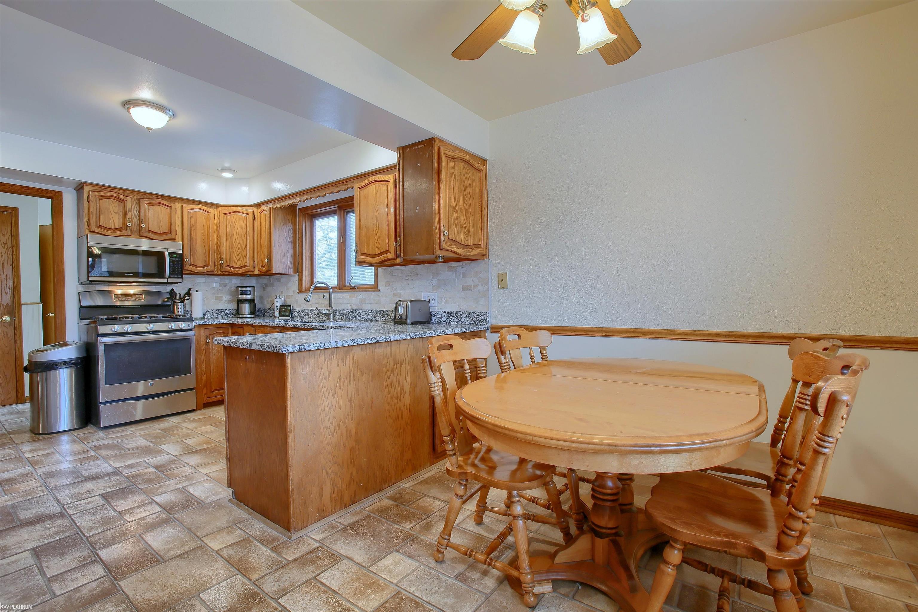11161 Erdmann Road Sterling Heights, MI 48314 - Photo 11 of 44 50101416-10.JPG