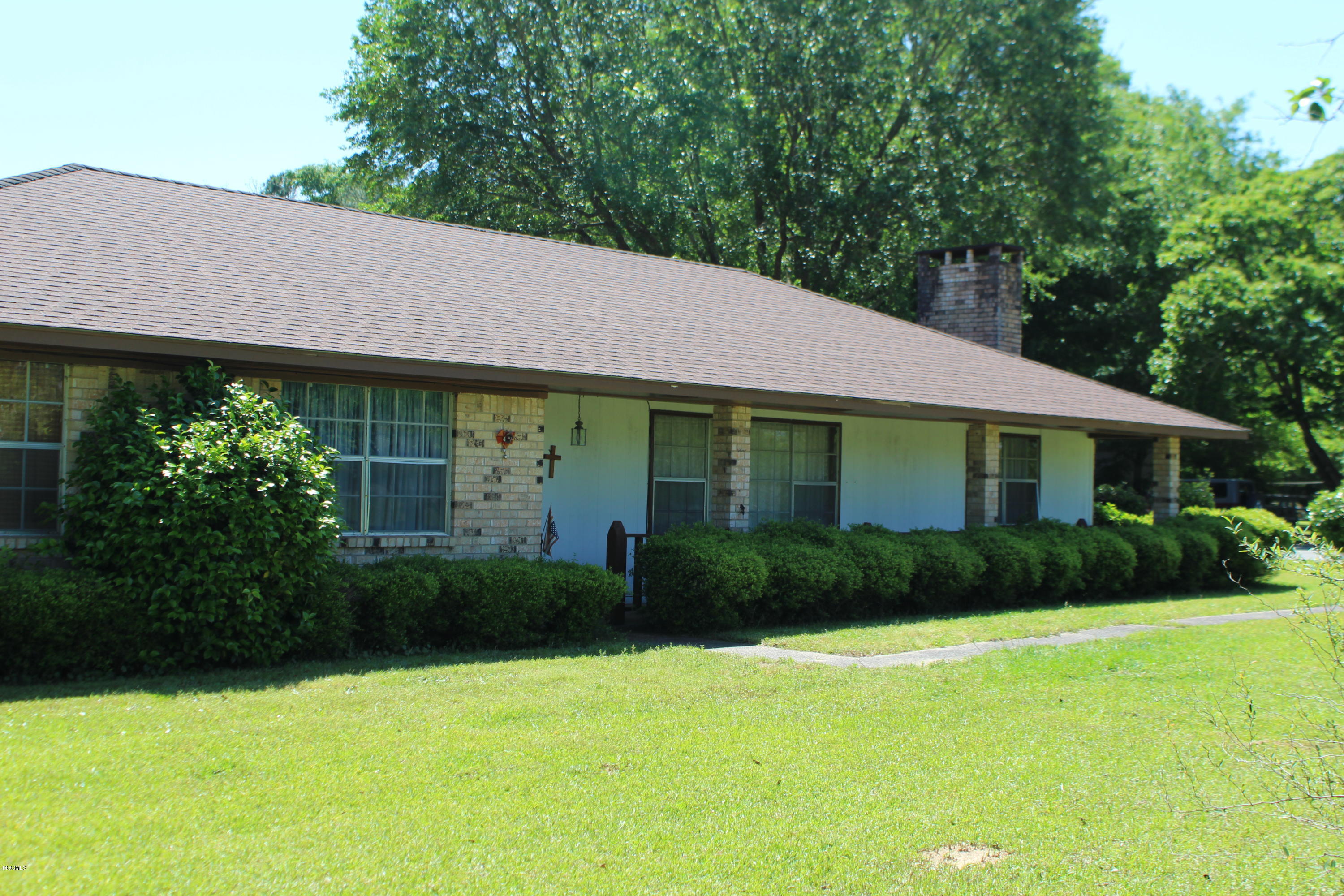17236 Highway 613 Moss Point, MS 39562 - Photo 3 of 14 IMG_4119
