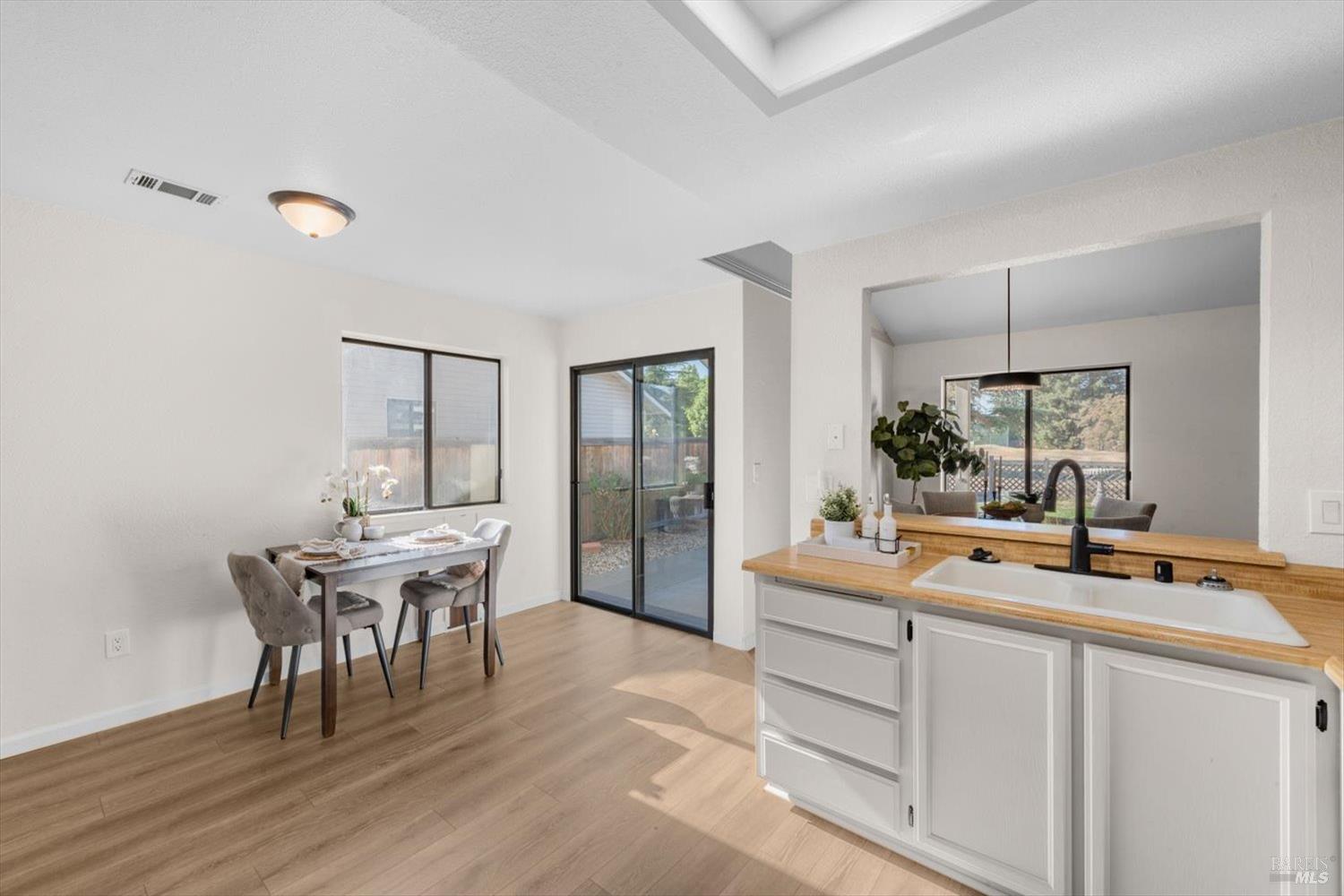 107 Inyo Court Vacaville, CA 95687 - Photo 17 of 49 a room with a table chairs and entryway