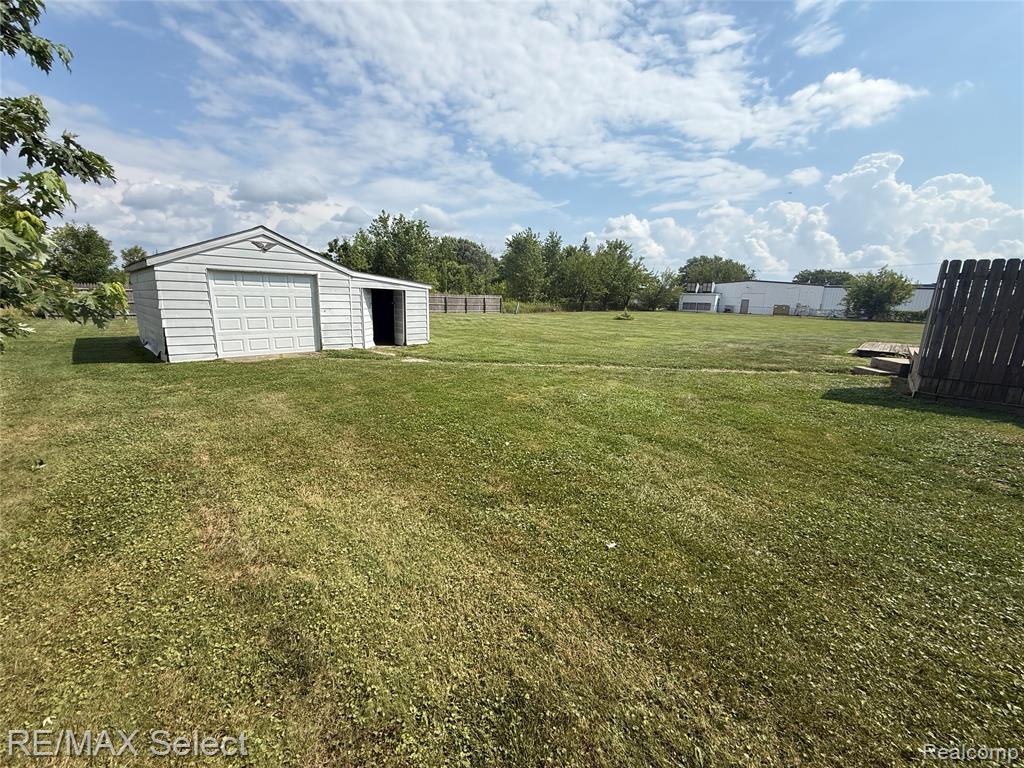 3040 West Hill Road Flint, MI 48507 - Photo 22 of 24