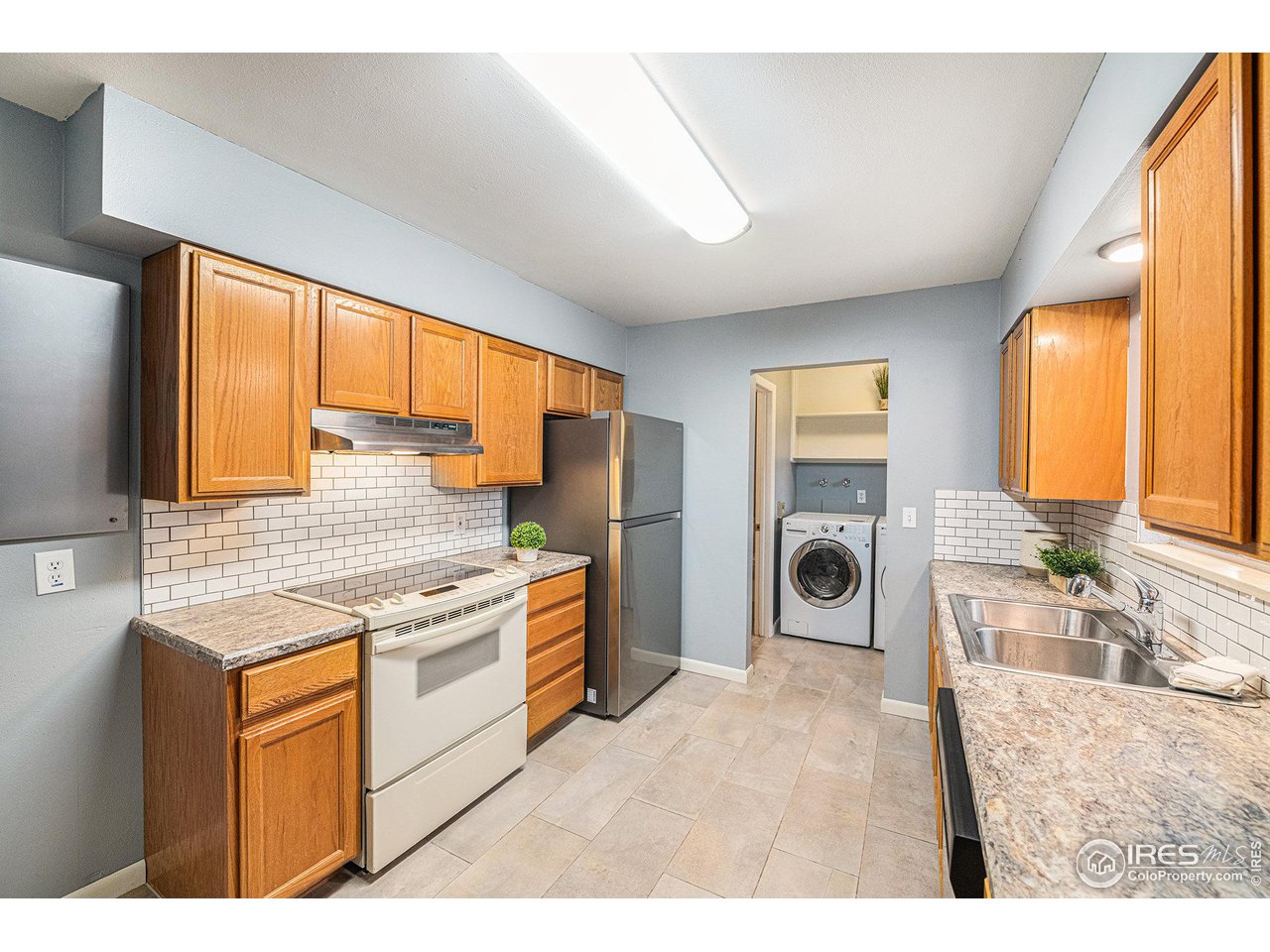 208 East Swallow Road Fort Collins, CO 80525 - Photo 8 of 36 Plenty of prep space!