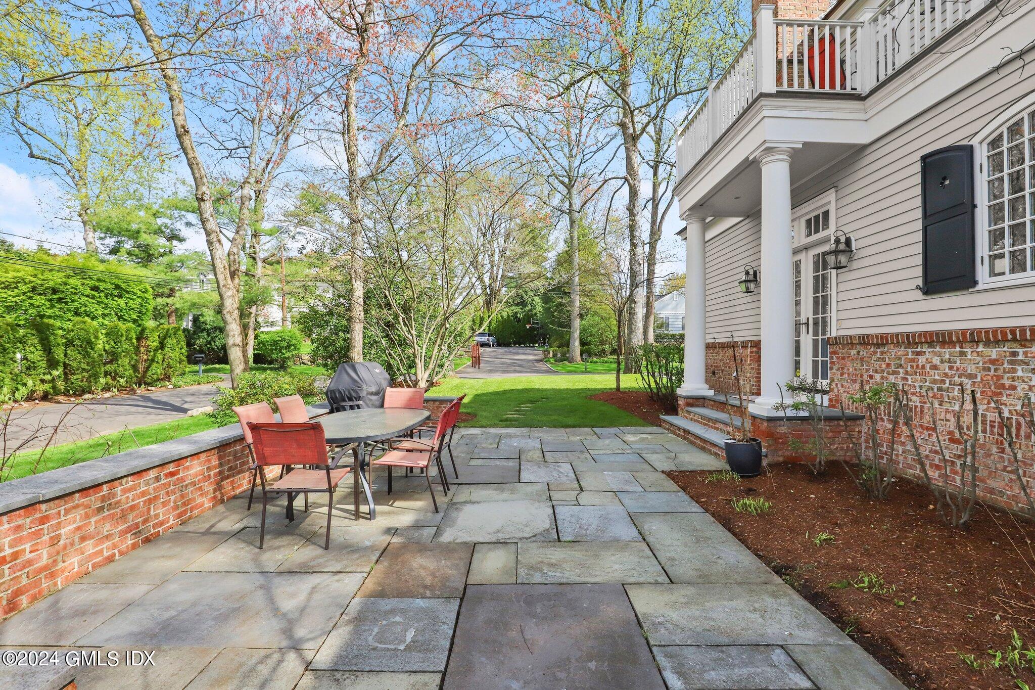 25 Field Road Riverside, CT 06878 - Photo 7 of 34 a view of a patio with a table and chairs