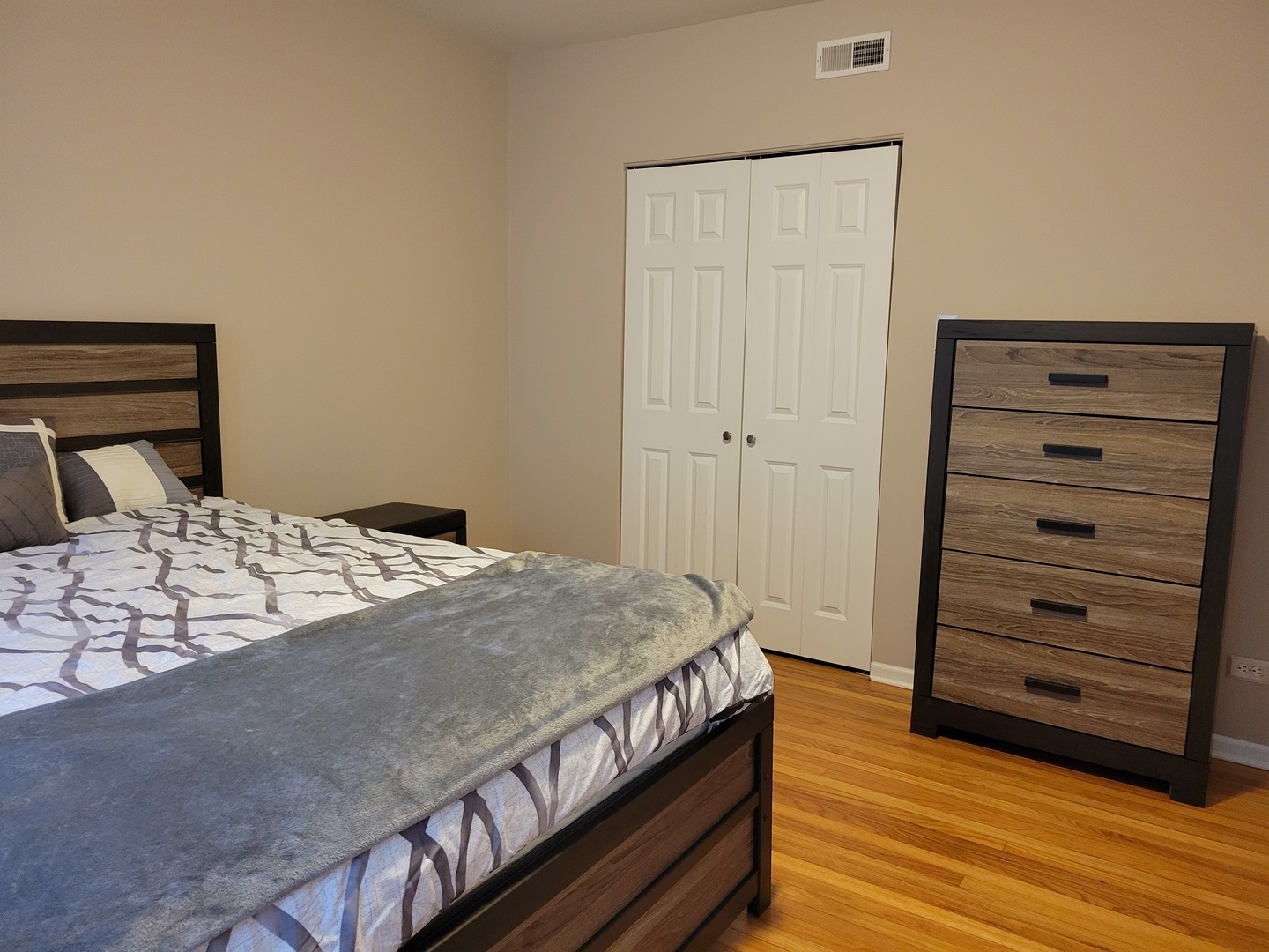 29 East Burlington Street, Unit 2 Riverside, IL 60546 - Photo 9 of 11