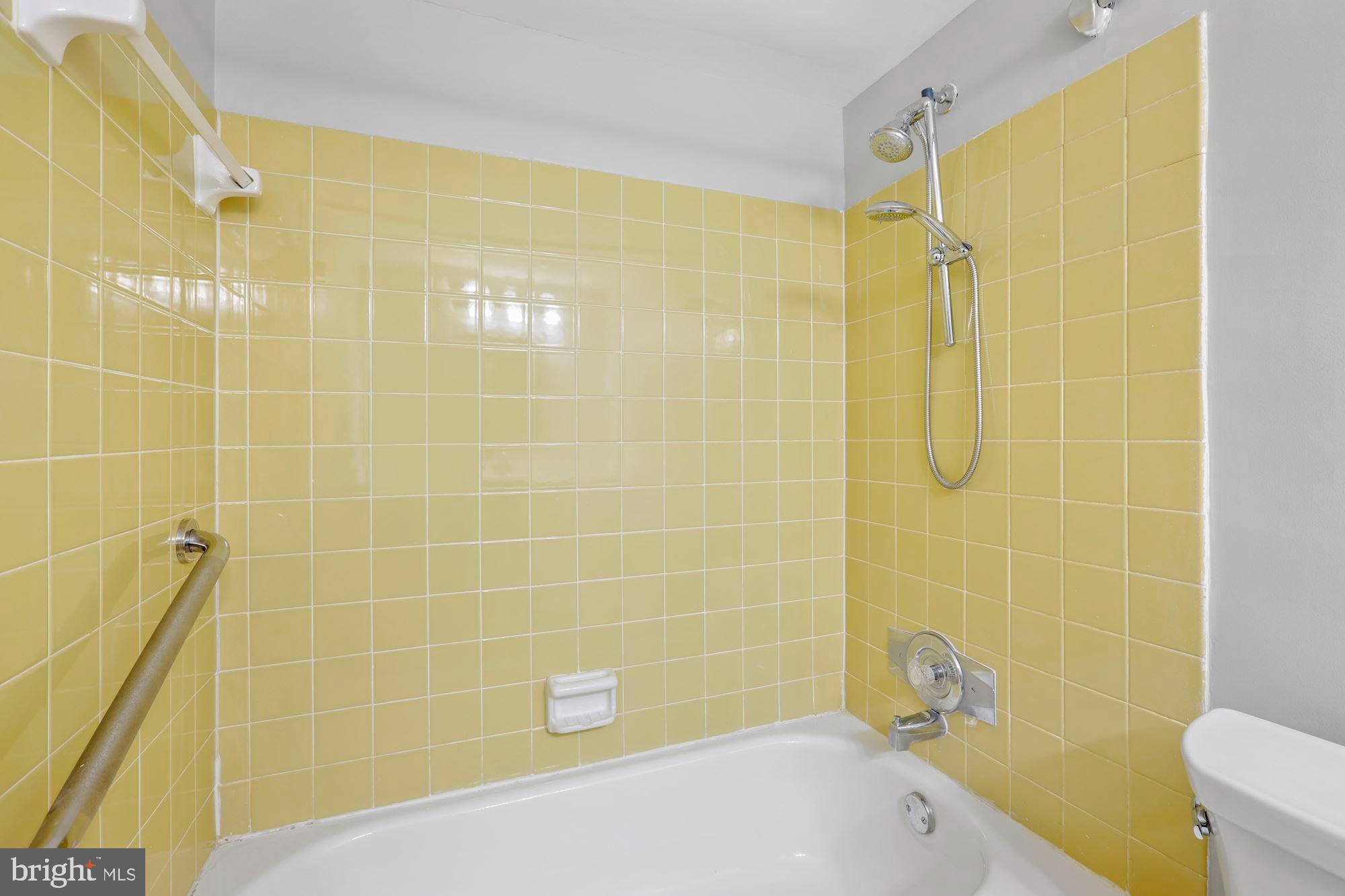 1645 Parkcrest Circle, Unit 200 Reston, VA 20190 - Photo 13 of 29 a bathroom with a bathtub and a shower