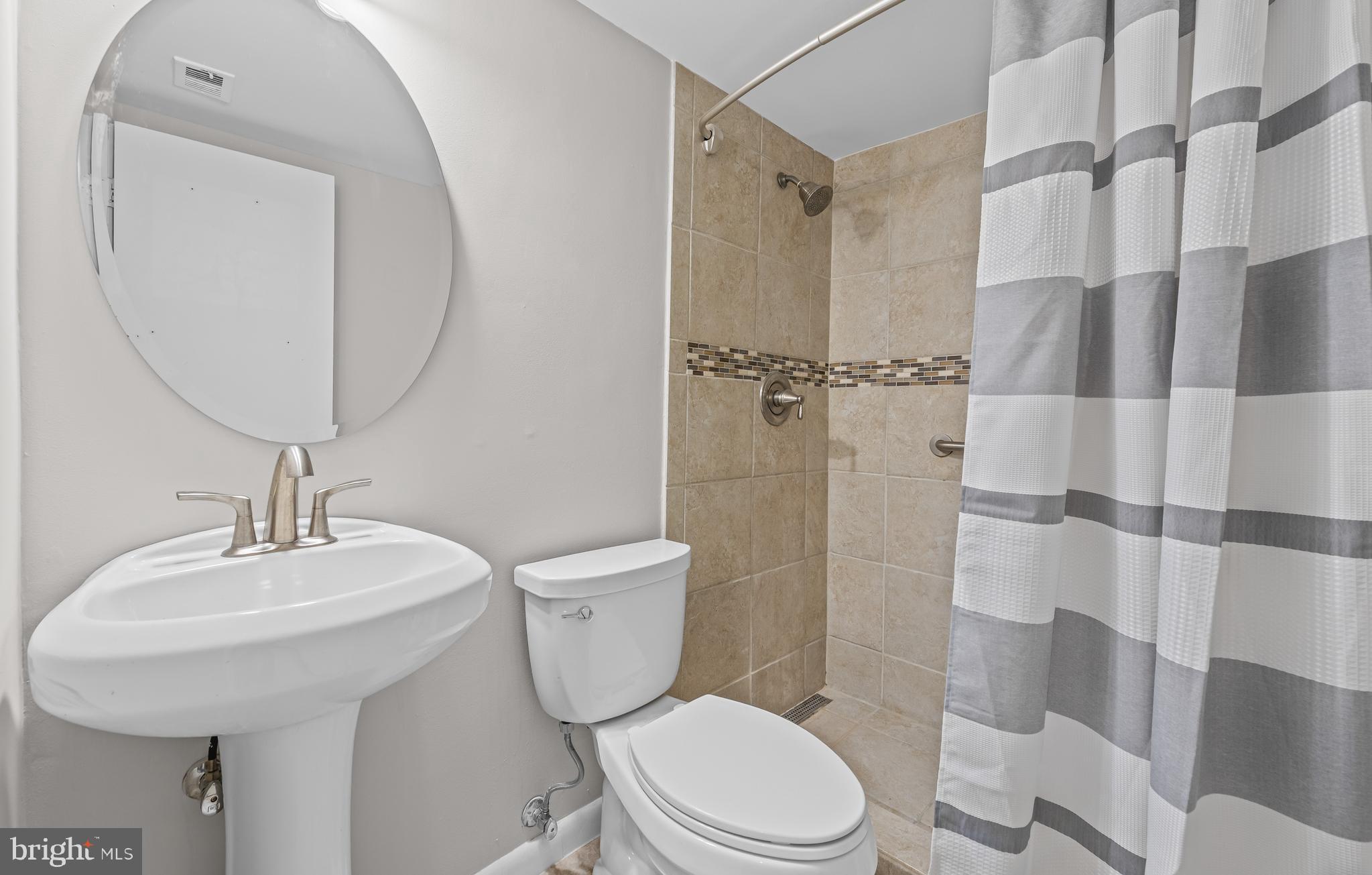 1645 Parkcrest Circle, Unit 200 Reston, VA 20190 - Photo 15 of 29 a bathroom with a sink toilet and shower