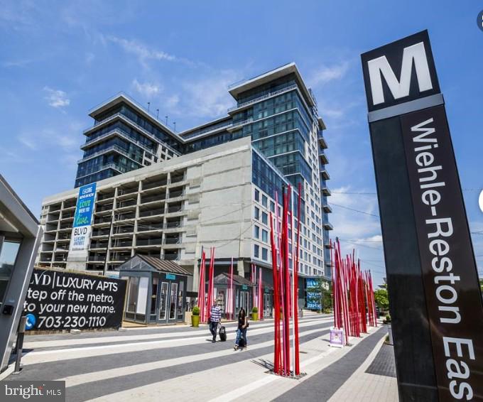 1645 Parkcrest Circle, Unit 200 Reston, VA 20190 - Photo 25 of 29 a view of a building with the street