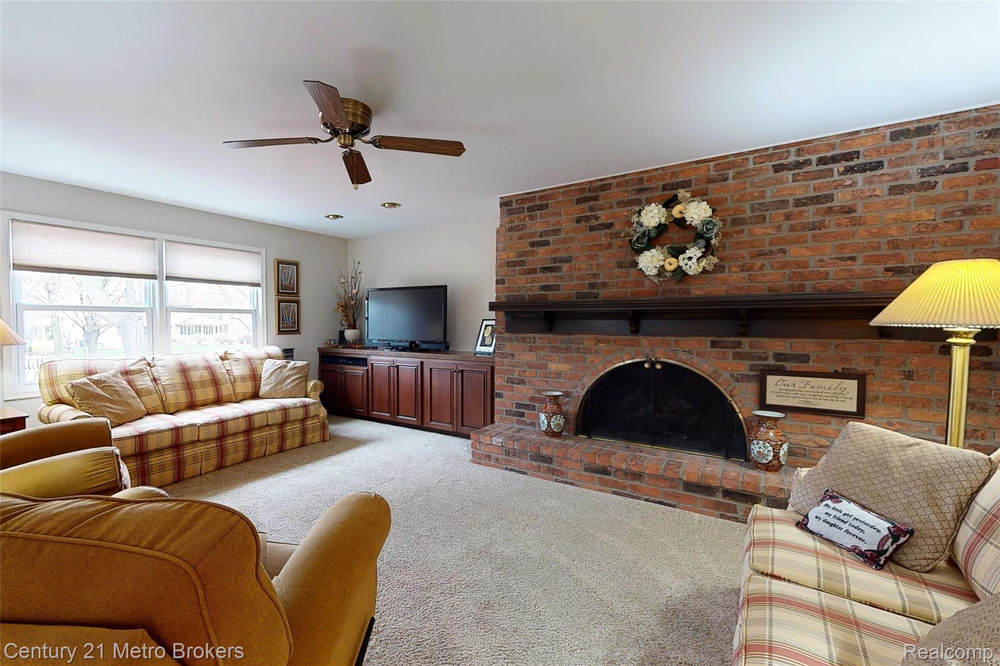 6160 Kings Scepter Road Grand Blanc, MI 48439 - Photo 35 of 55 6160-King-Scepter-Rd-Family Room.jpg