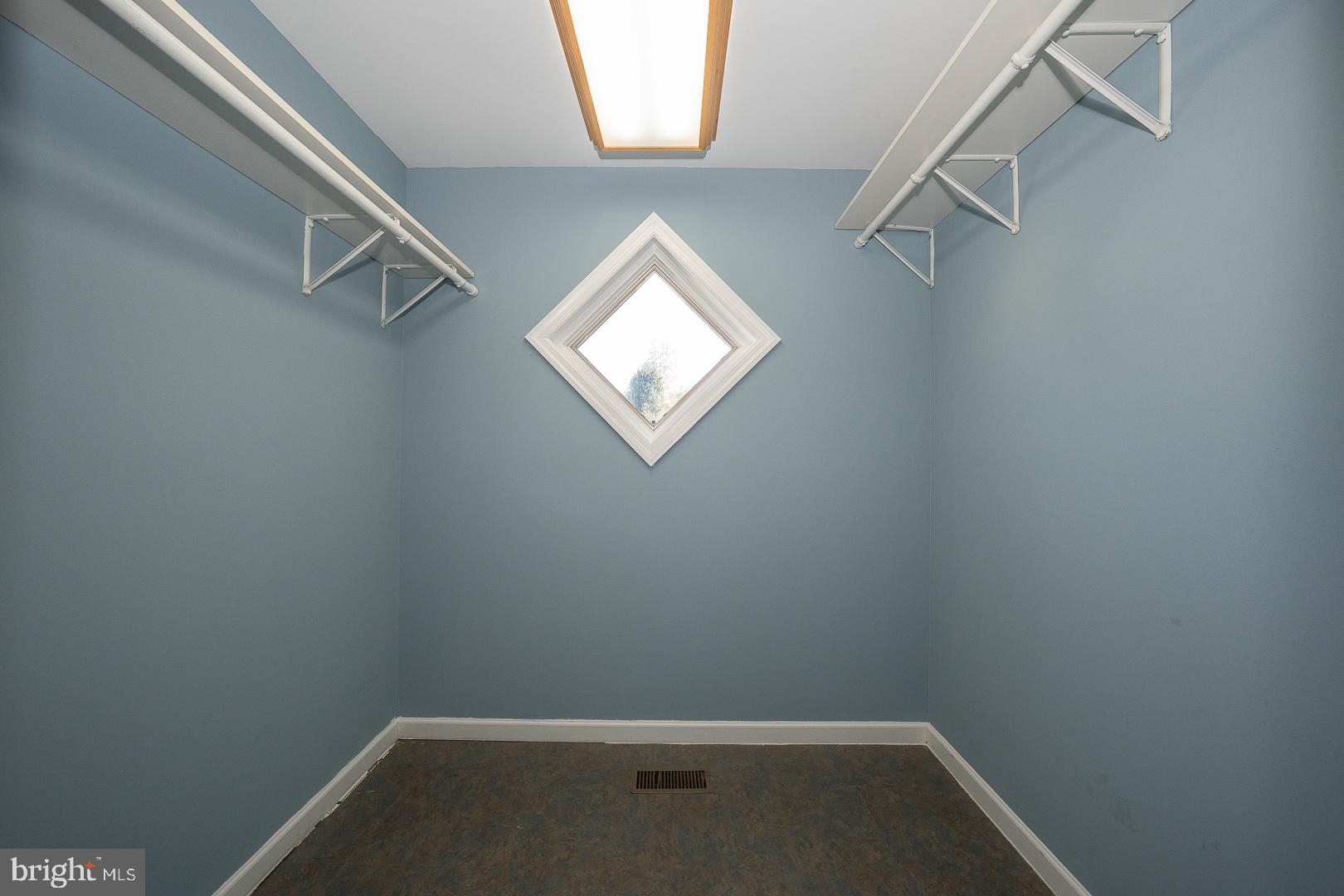 306 Sedgewood Road Springfield, PA 19064 - Photo 28 of 55 an empty room with windows
