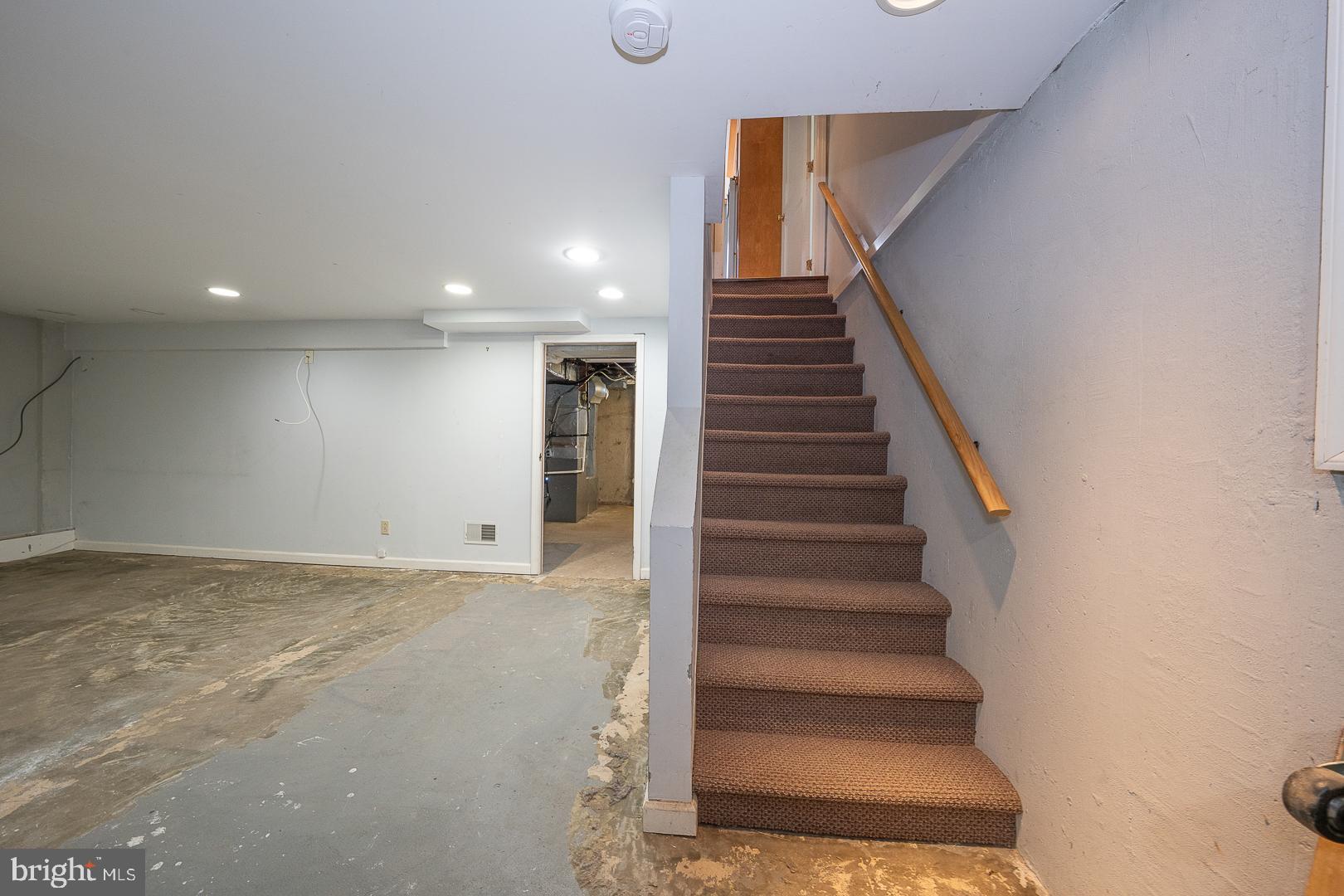 306 Sedgewood Road Springfield, PA 19064 - Photo 45 of 55 a view of entryway and hall