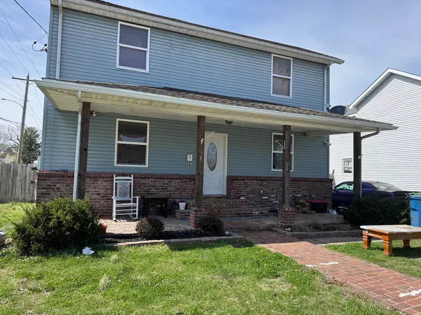 $79,900 | 215 Brinley Street, Benton, IL 62812