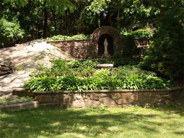 12 Freeman Road Salem, MA 01970 - Photo 22 of 23 Gallery Image 22