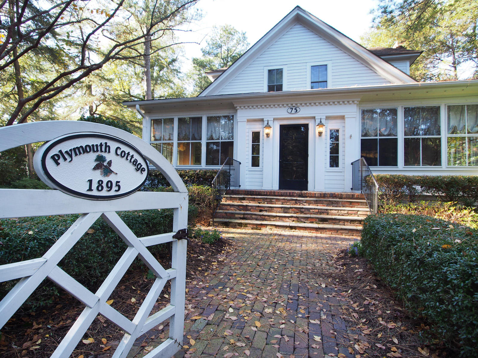 75 Cherokee Road Pinehurst, NC 28374 - Photo 1 of 77 entry4