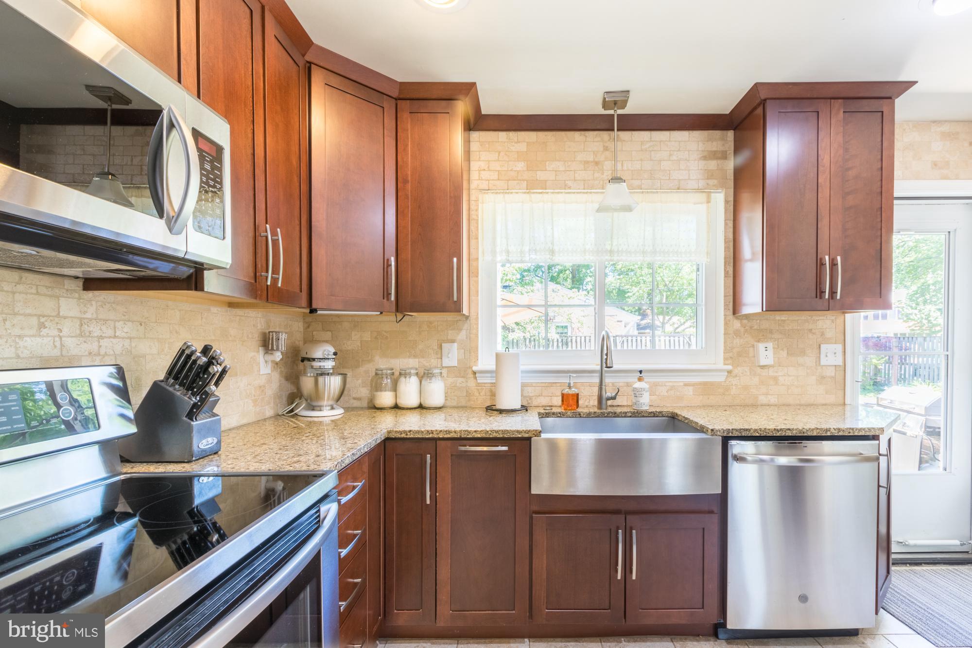 1700 Shenandoah Road Alexandria, VA 22308 - Photo 1 of 33