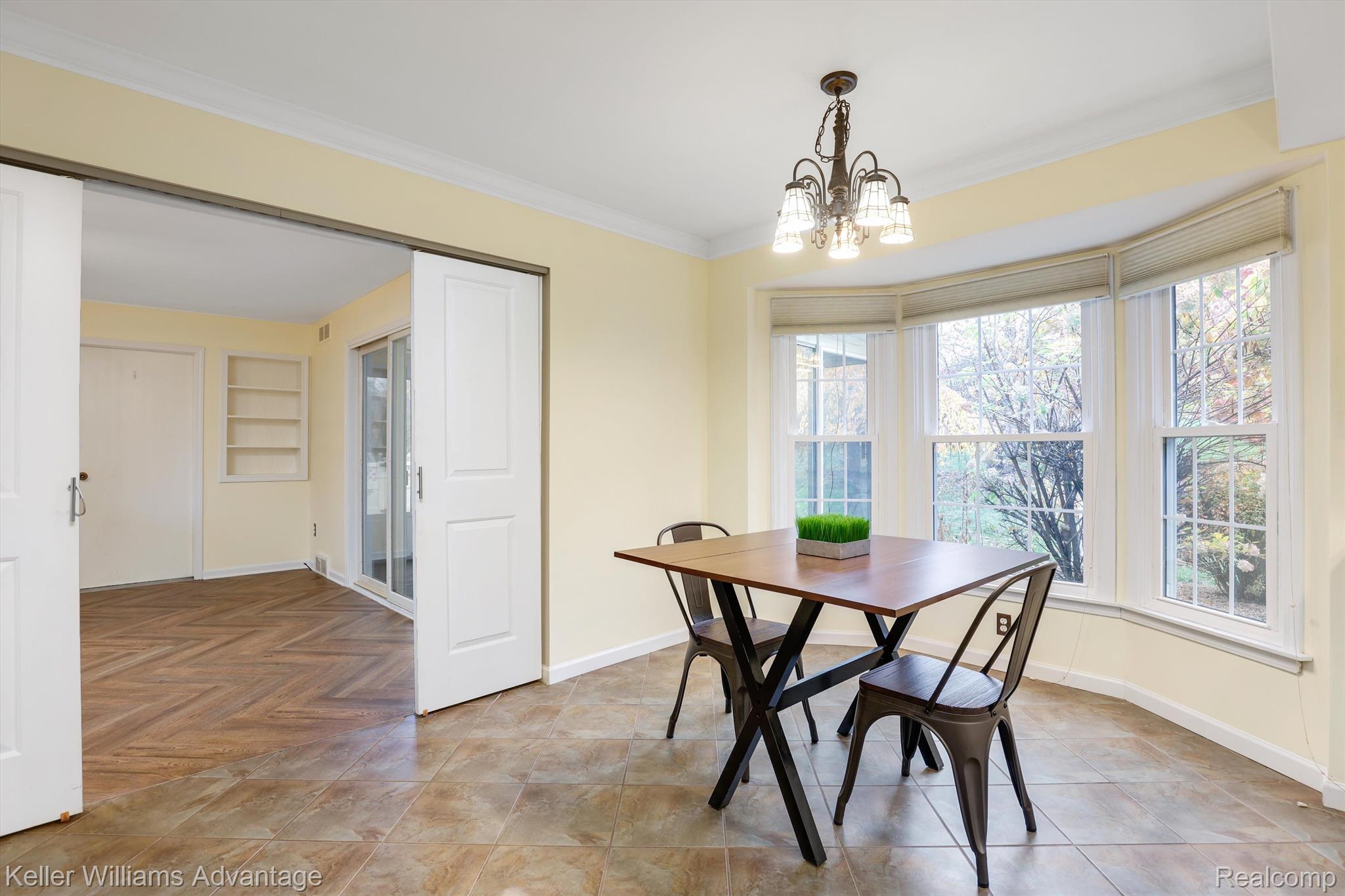 229 Aintree Road Rochester, MI 48306 - Photo 6 of 40 Sliding doors in kitchen/breakfast nook