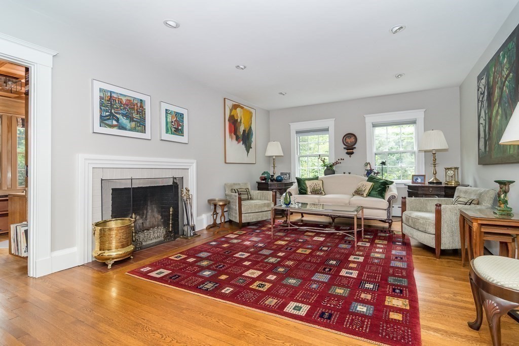 33 Risley Road Newton, MA 02465 - Photo 4 of 28