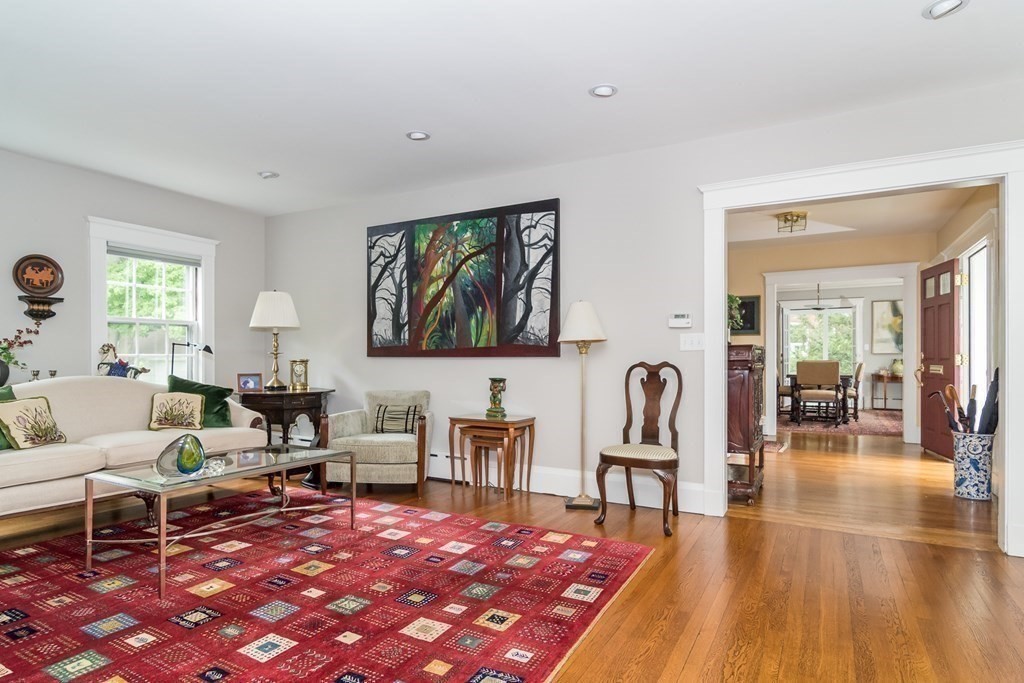 33 Risley Road Newton, MA 02465 - Photo 5 of 28