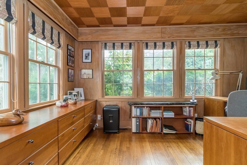 33 Risley Road Newton, MA 02465 - Photo 6 of 28