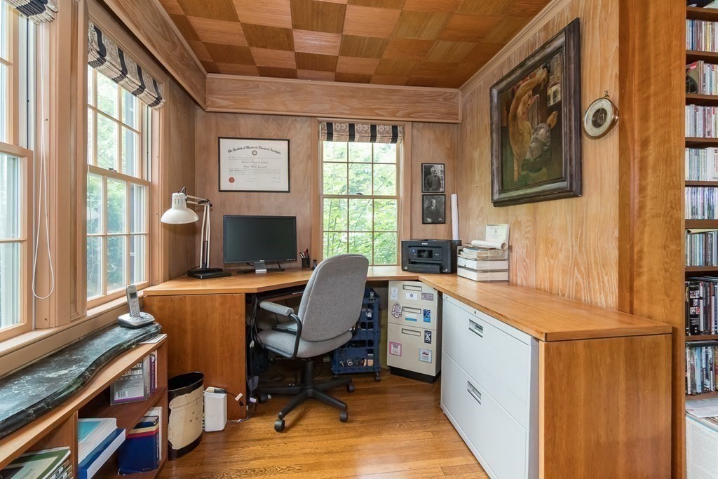 33 Risley Road Newton, MA 02465 - Photo 7 of 28